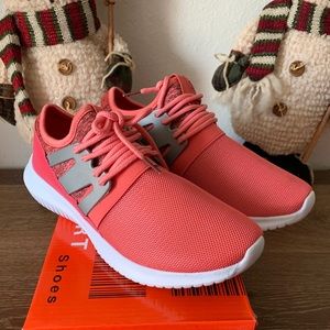 NEW PINK WOMAN SPORT SHOES